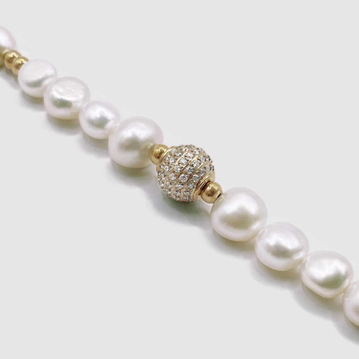 Pulsera de perlas reales con cuentas heladas (Oro)