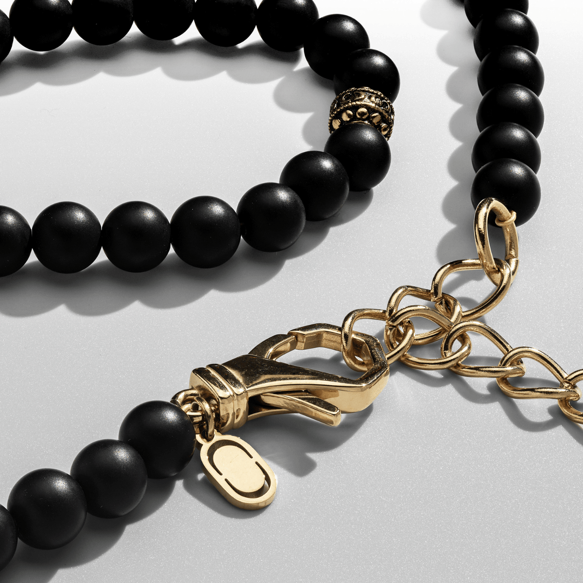 Collar de Cuentas de Ónix Mate (Oro)