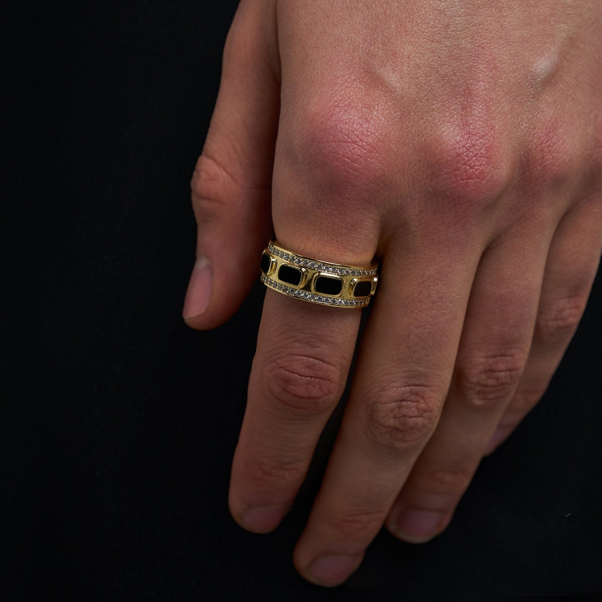 Anillo de banda de ónice helado (Oro)