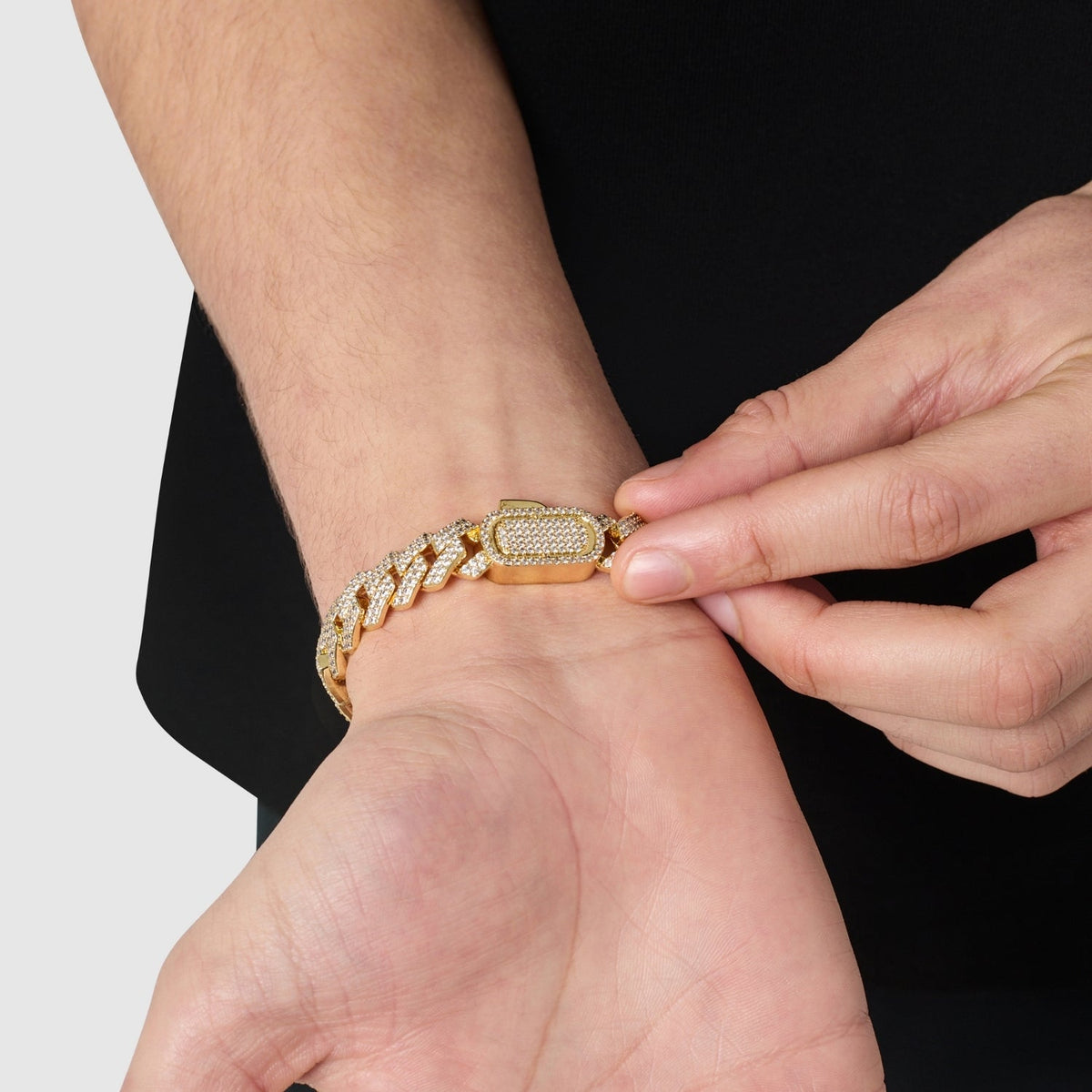 Pulsera de Cubanito con engaste de garra (Oro) 12mm
