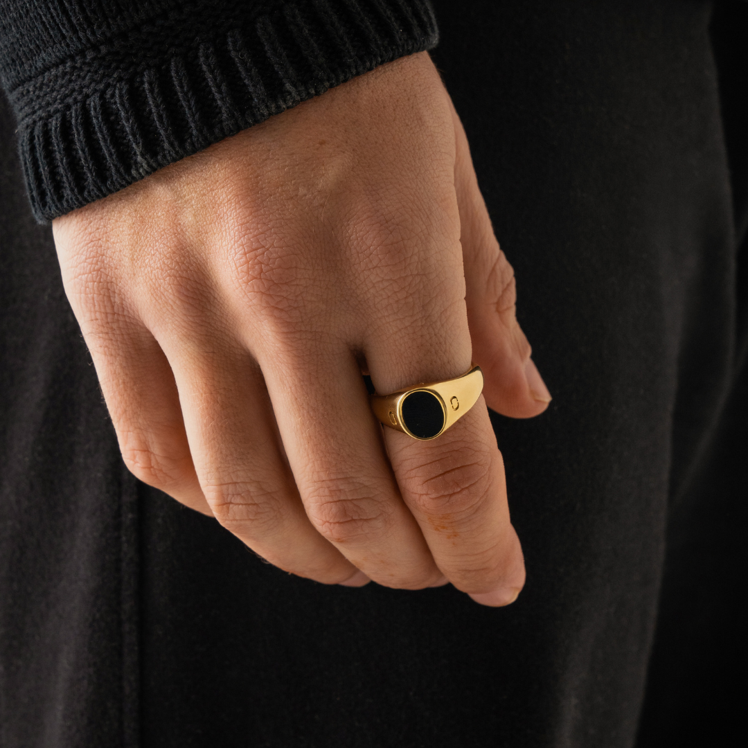 Anillo Sello de Piedra Ovalada Ónice (Oro)
