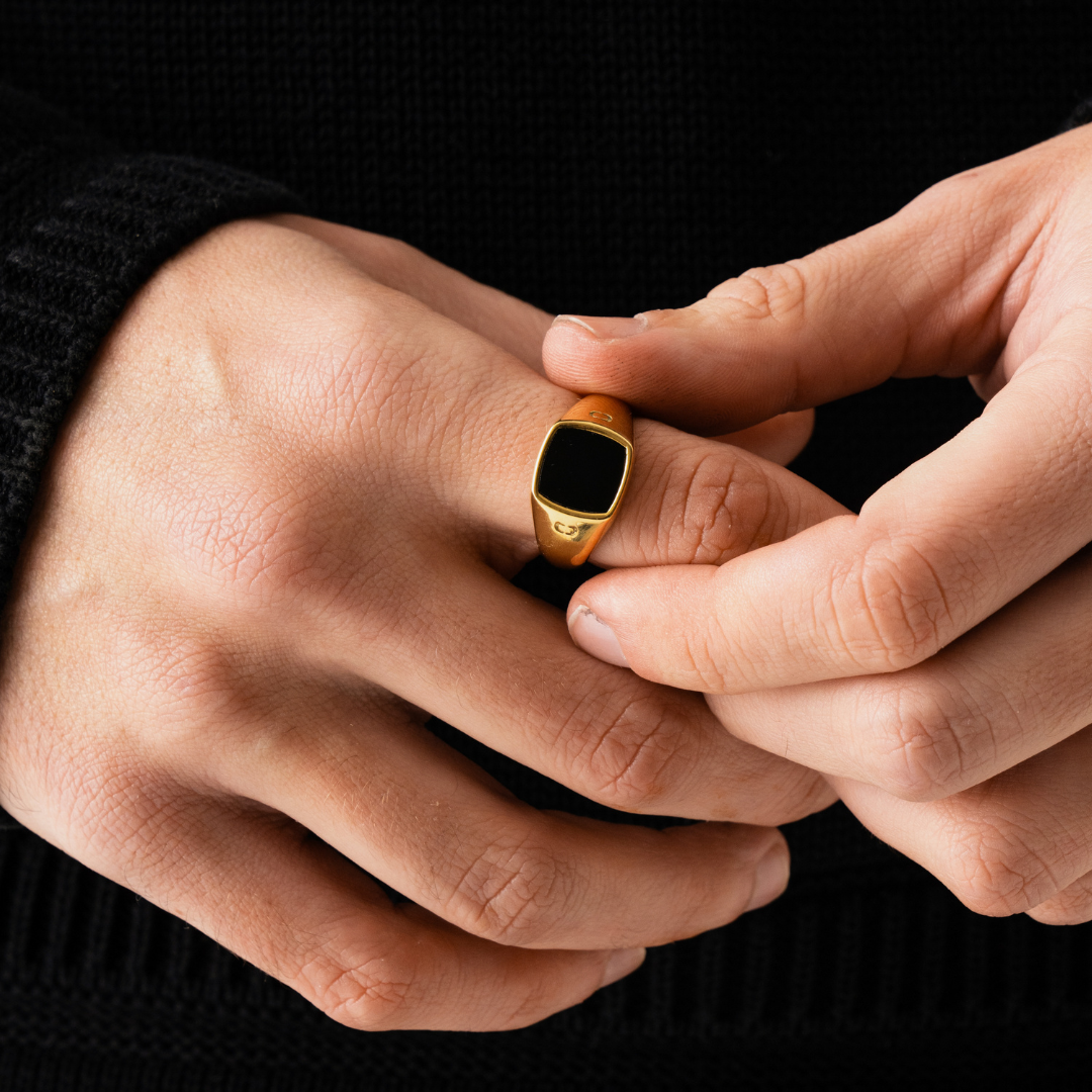 Anillo Sello de Piedra Cuadrada Ónice (Oro)