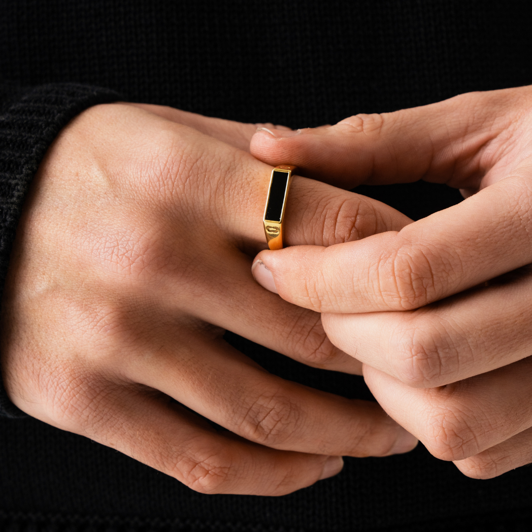 Anillo Sello de Piedra Rectangular Ónice (Oro)