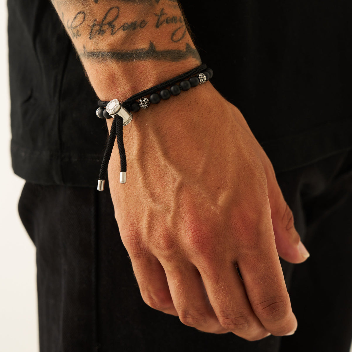 Pulsera de Cordón Negro con Cierre (Plata)