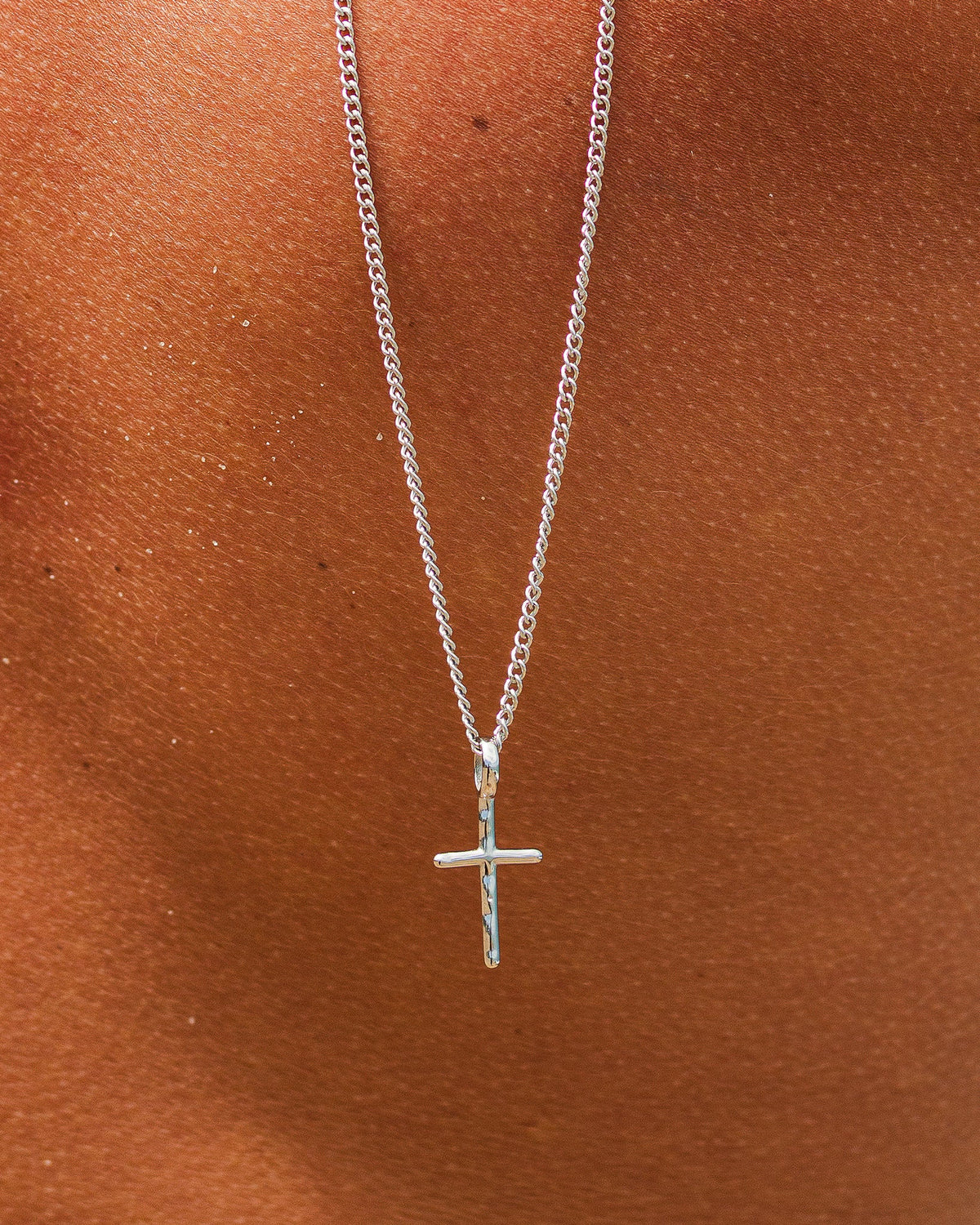 COLLAR CRUZ PLATA