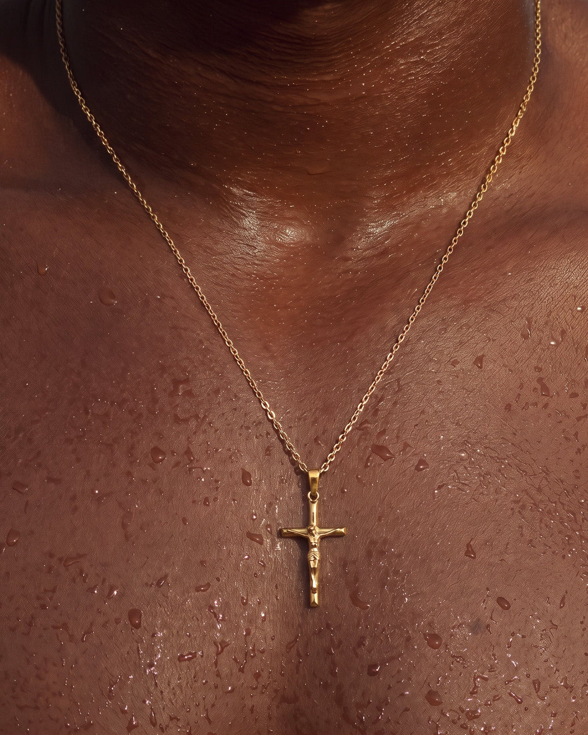 COLLAR CRUCIFIX ORO
