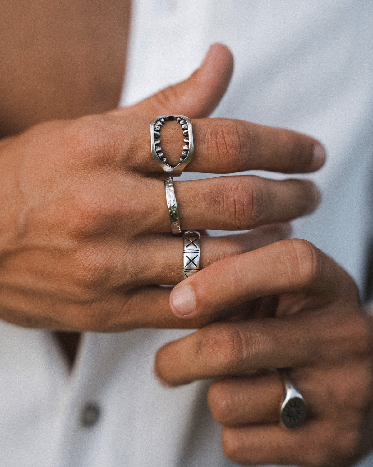 ANILLO HAMMERED PLATA - 4MM