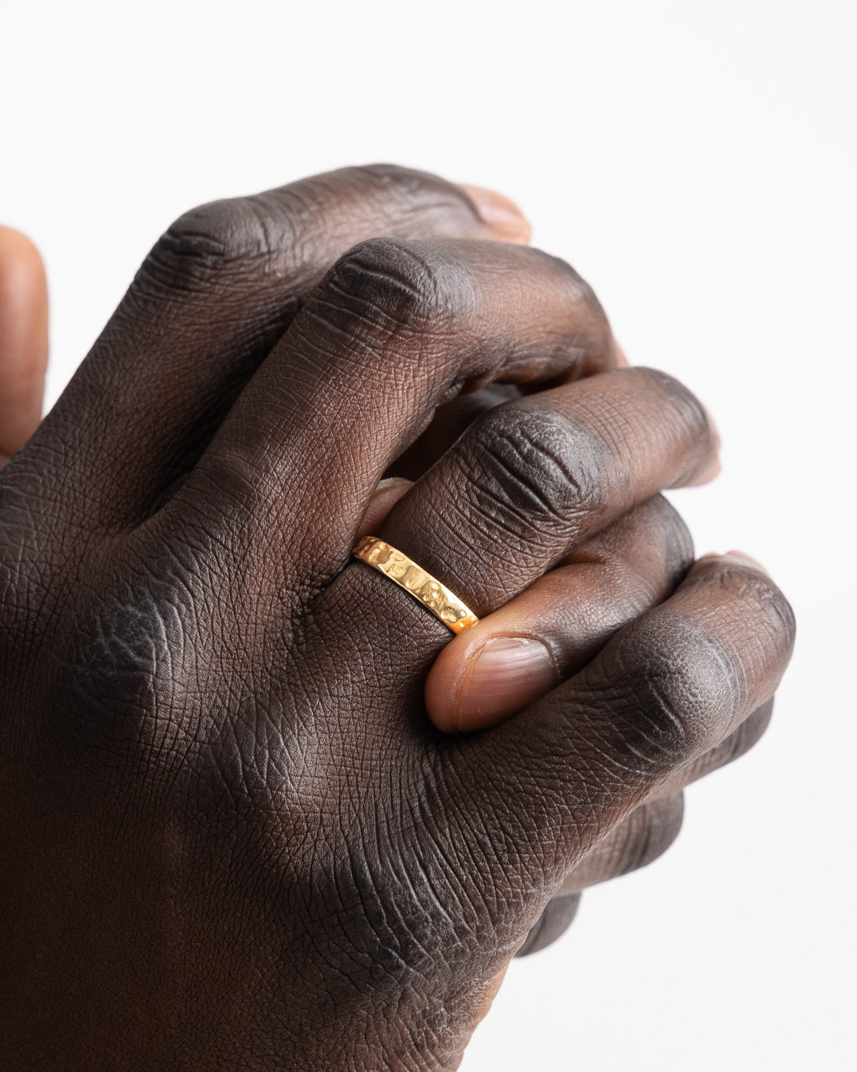ANILLO HAMMERED ORO - 4MM