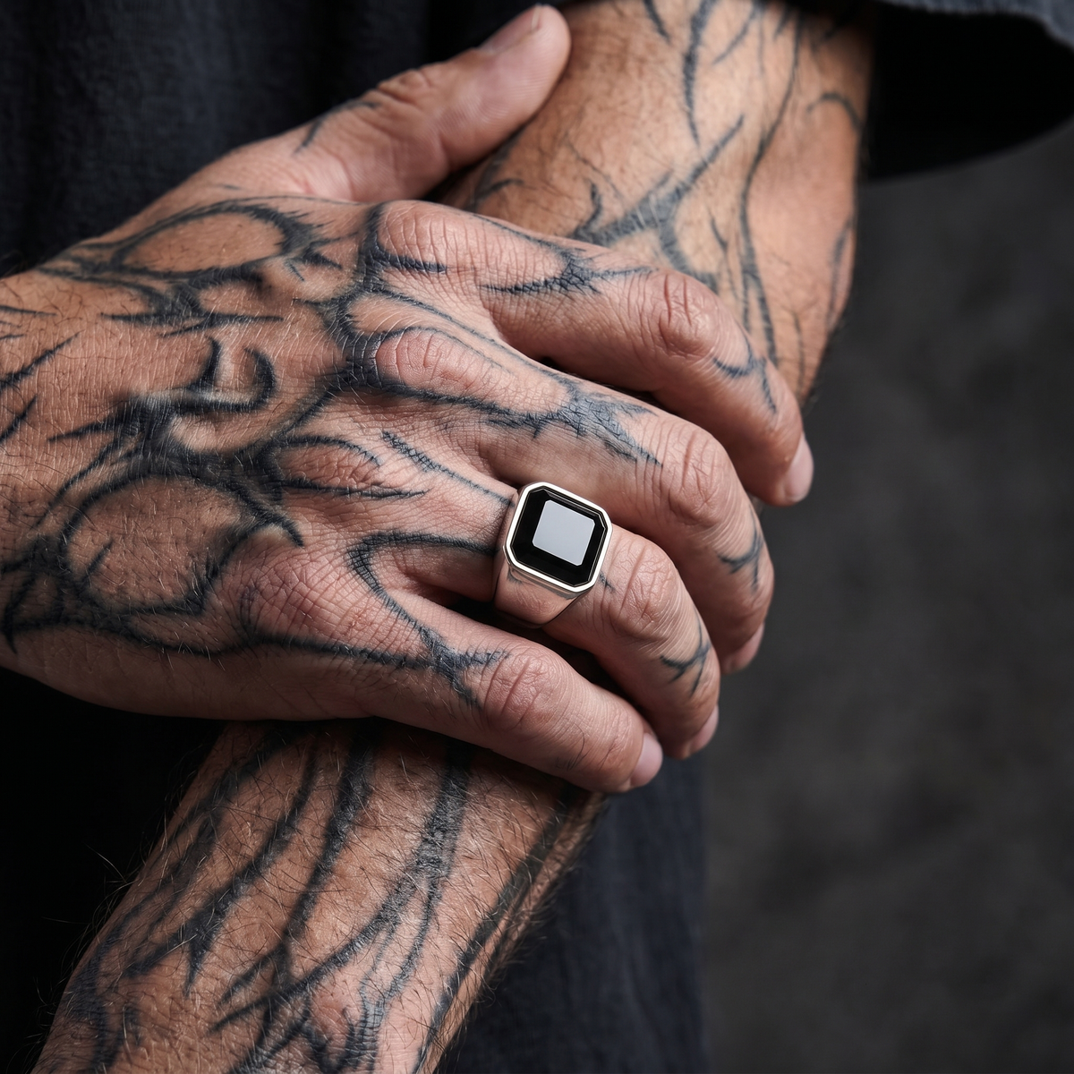 Anillo de sello negro