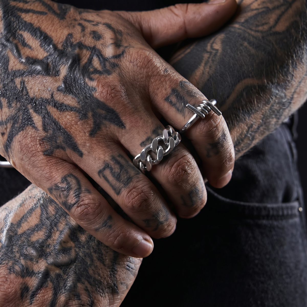 Anillo con púas