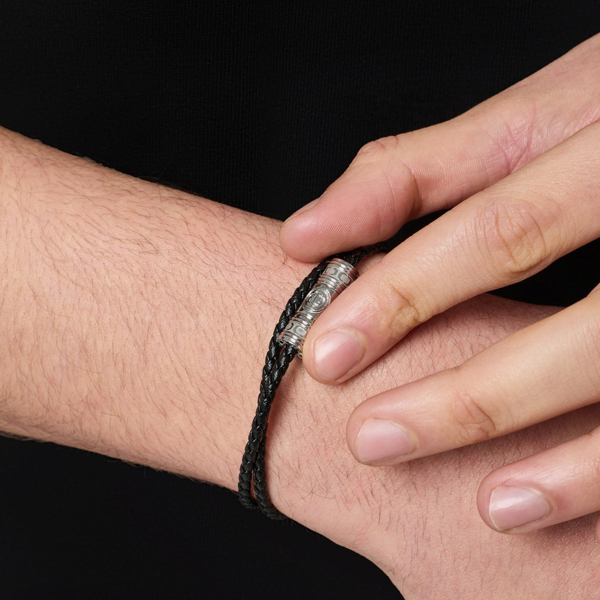 Pulsera Envueltos de Cuero Negro