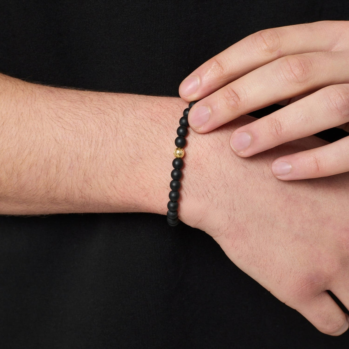 Pulsera de Cierre de Cuentas de Ónix (Oro)