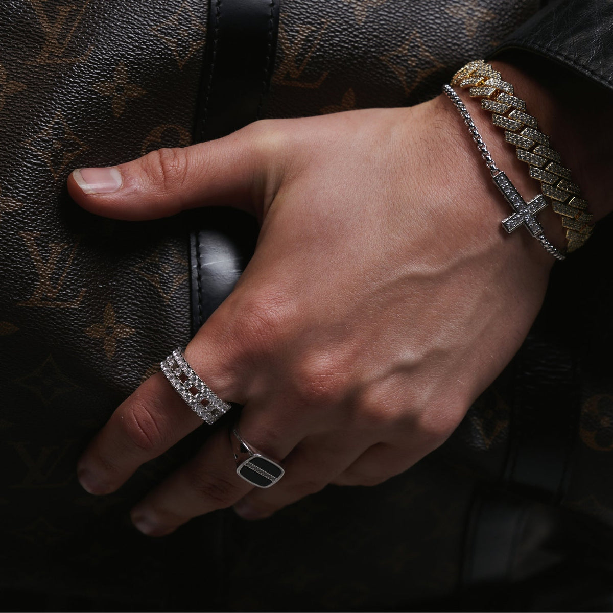 Pulsera de cruz helada (Plata)
